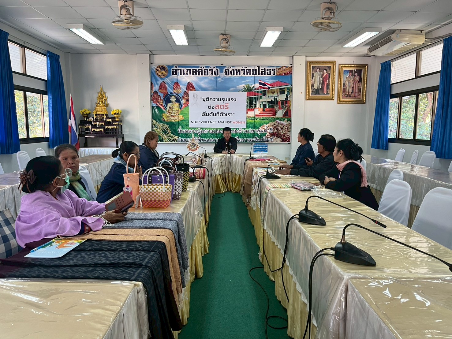 พัฒนาชุมชนอำเภอค้อวัง จัดอบรมโครงการพัฒนาศักยภาพเครือข่ายกลุ่มอาชีพ และผู้ผลิต ผู้ประกอบการหนึ่งตำบล หนึ่งผลิตภัณฑ์ (OTOP)