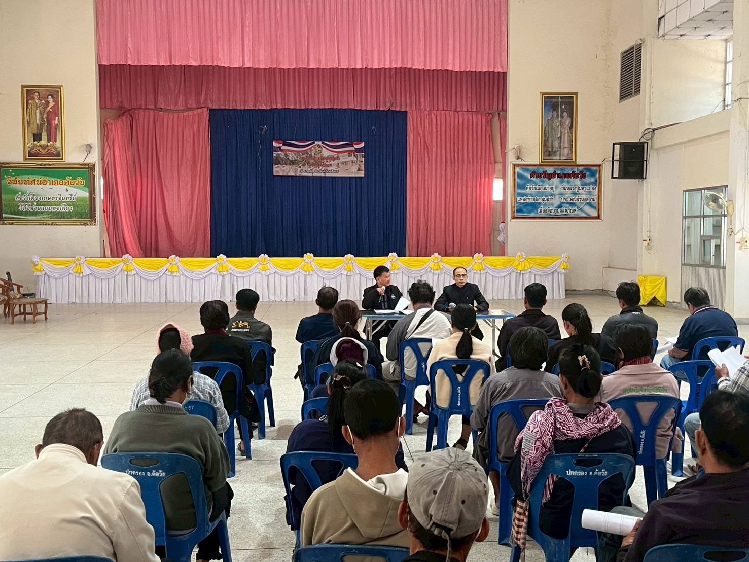 อำเภอค้อวัง ประชุมขับเคลื่อนการดำเนินงานหมู่บ้านเศรษฐกิจพอเพียงและโครงการพัฒนาพื้นที่ต้นแบบการพัฒนาคุณภาพชีวิตตามหลักทฤษฎีใหม่ ประยุกต์สู่ “โคก หนอง นา ” ปี 2569 