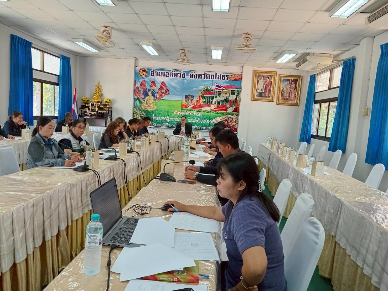 พัฒนาชุมชนอำเภอค้อวังประชุมส่งเสริมการบูรณาการกลไกการขับเคลื่อนการขจัดความยากจนระดับอำเภอ ครั้งที่ 1/2569