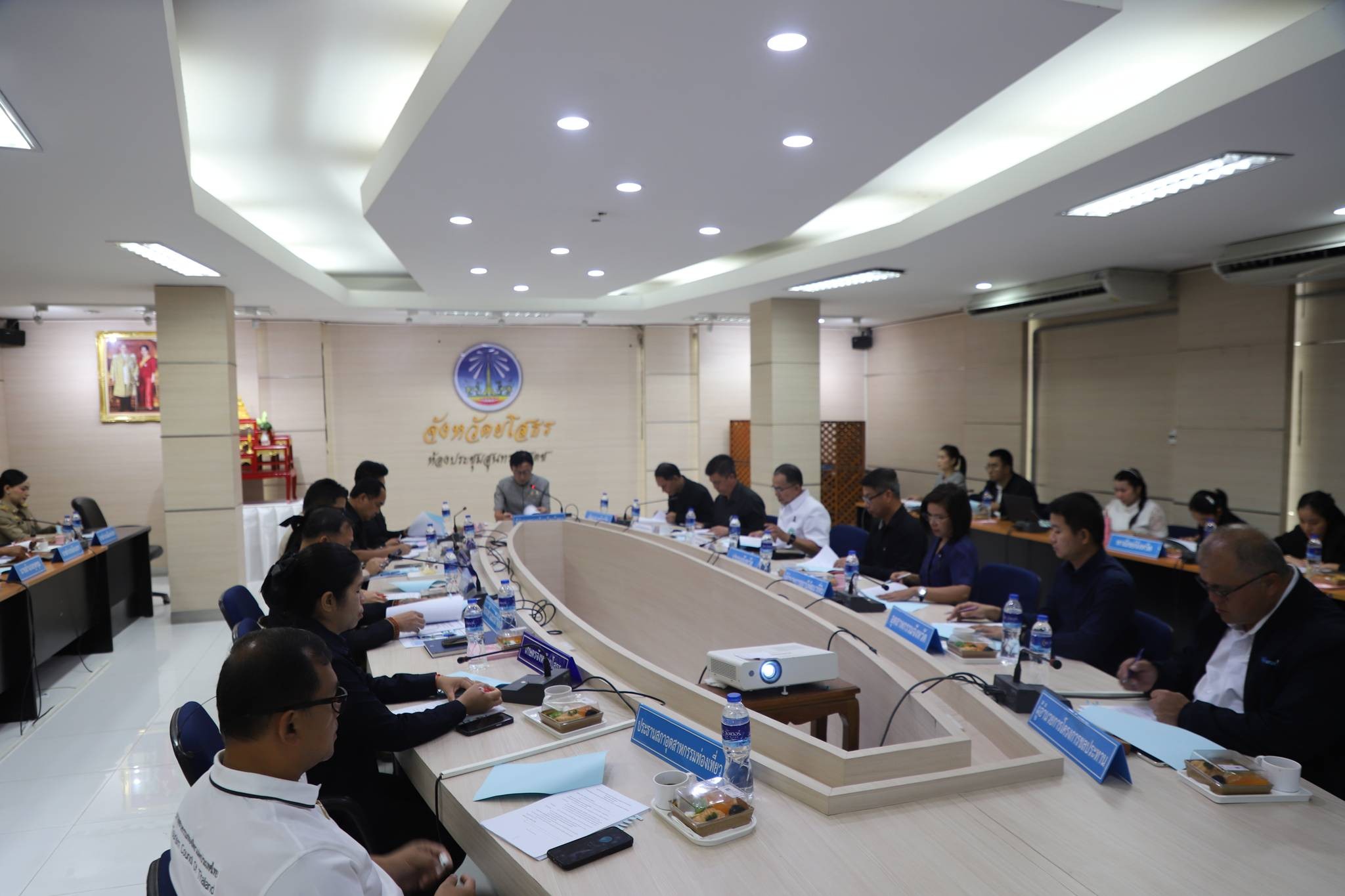 พช.ค้อวัง ร่วมประชุมขับเคลื่อนการพัฒนาเศรษฐกิจฐานรากและประชารัฐจังหวัดยโสธร “เกษตรปลอดภัย–ฟาร์มสเตย์อัจฉริยะ สู่ความยั่งยืน ปี 2569”